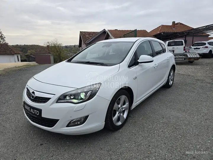 Opel Astra J 2010 photo 2