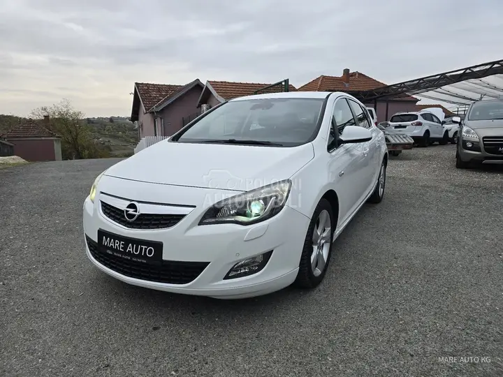 Opel Astra J 2010 photo 3