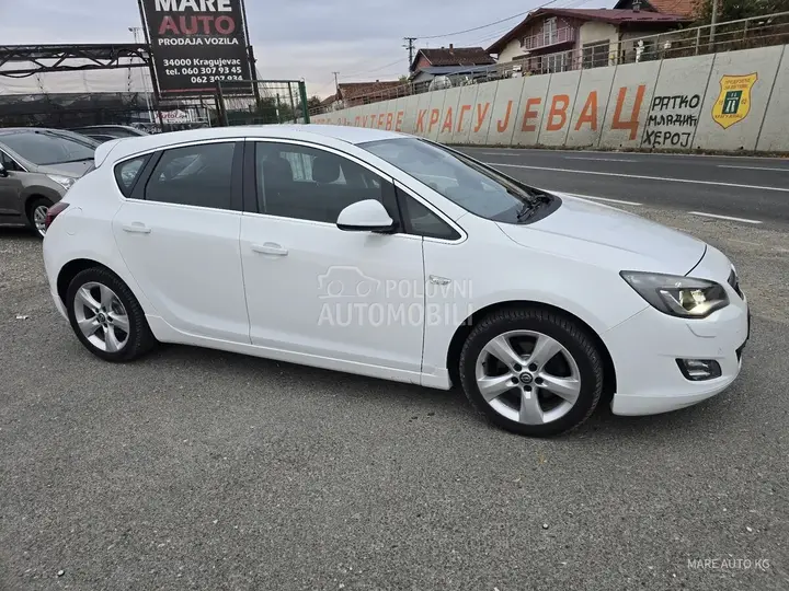 Opel Astra J 2010 photo 5