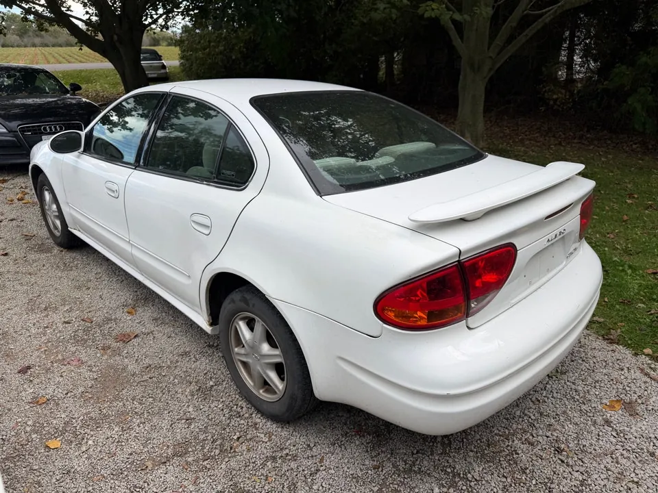 Oldsmobile Alero 2002 photo 2