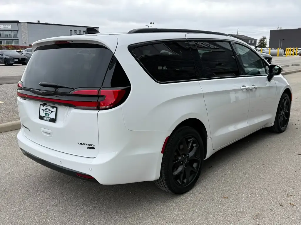 Chrysler Pacifica 2026 photo 5