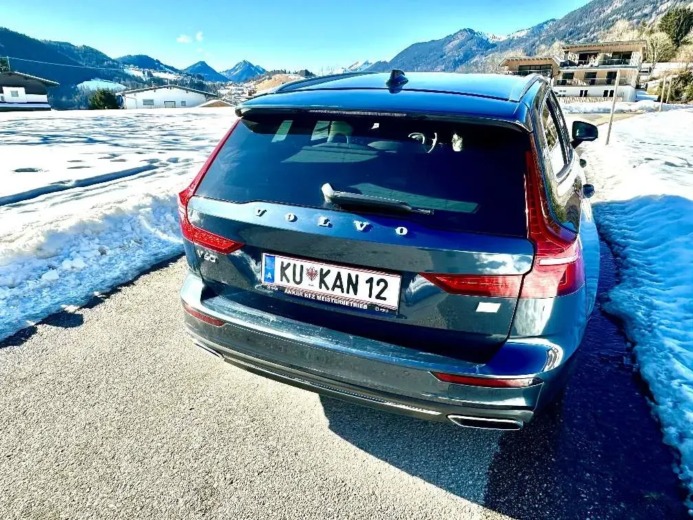 Volvo V60 2022 photo 3