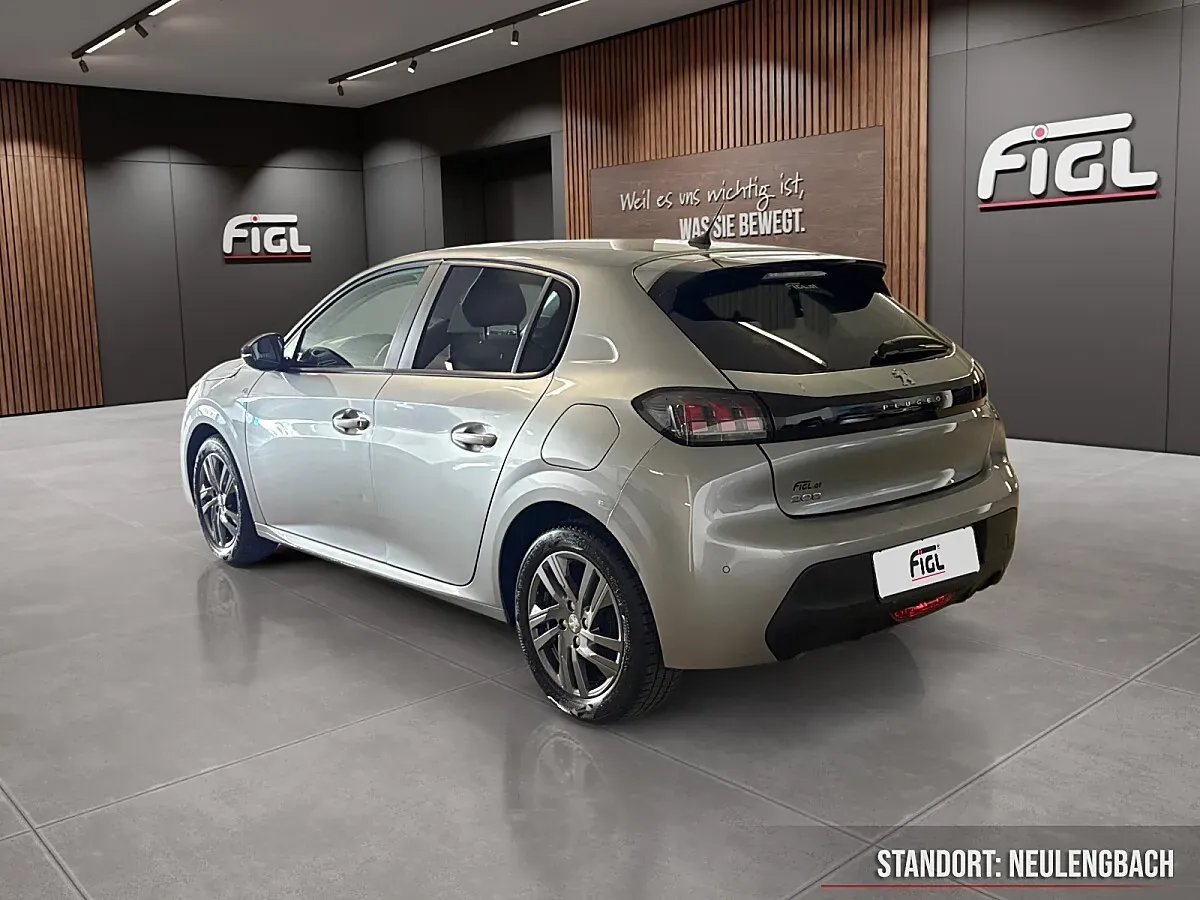 Peugeot 208 2022 photo 3