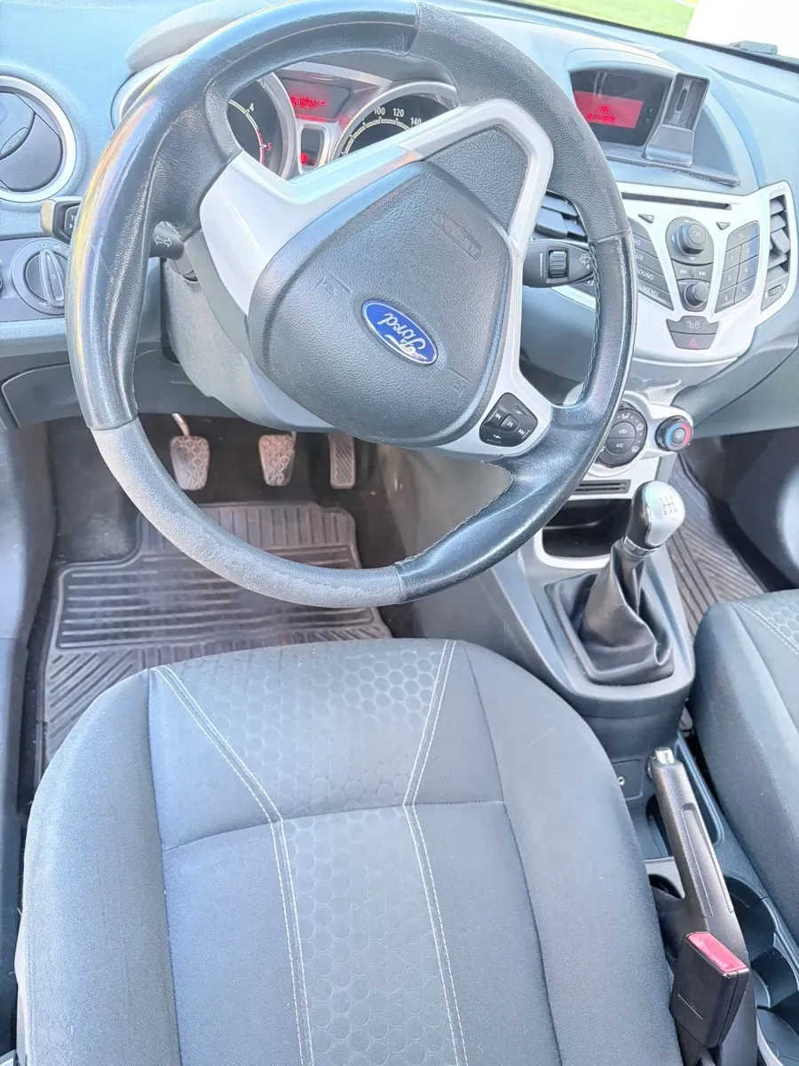 Ford Fiesta 2009 photo 3
