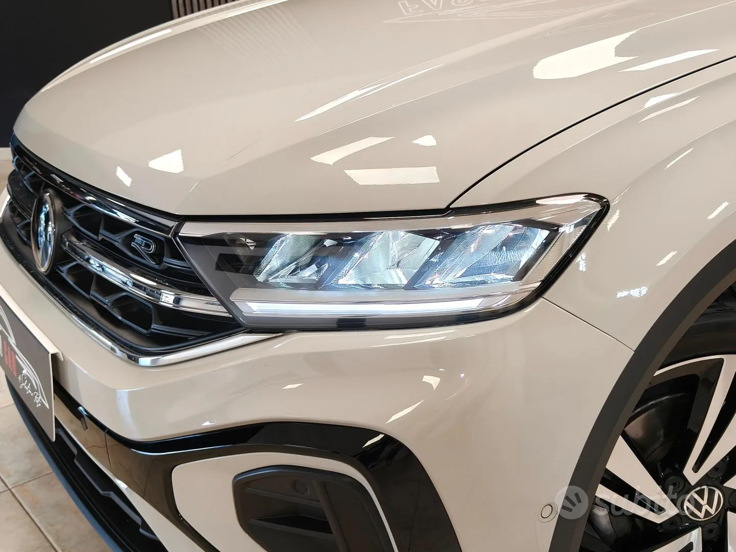 Volkswagen T-Roc 2023 photo 2