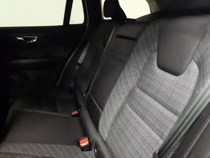 Volvo V60 2023 photo 2