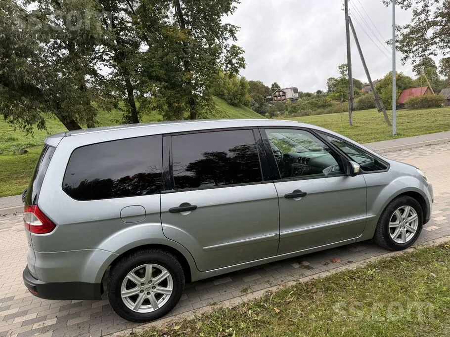 Ford Galaxy 2009 photo 4