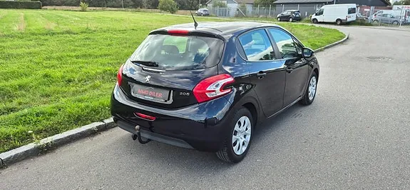 Peugeot 208 2014 photo 5