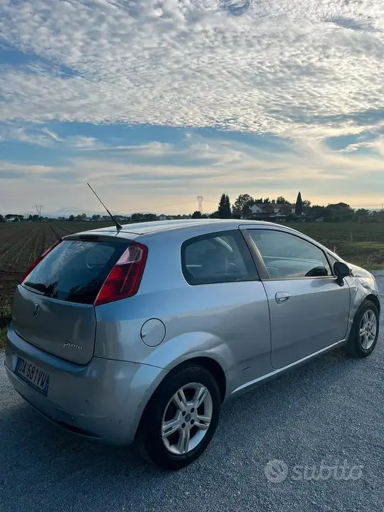 Fiat Grande Punto 2006 photo 3