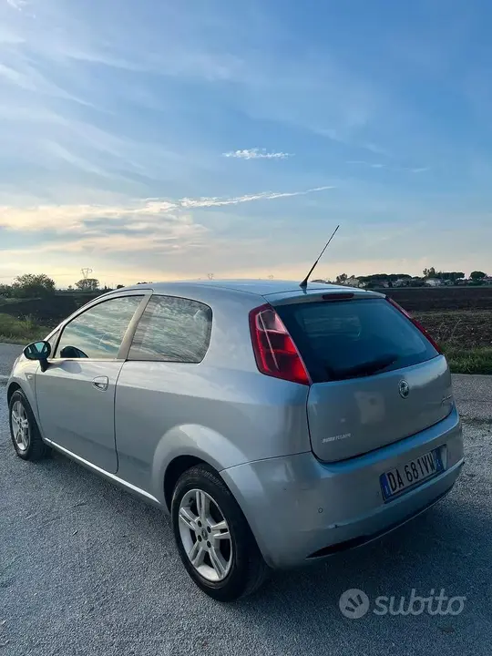 Fiat Grande Punto 2006 photo 4