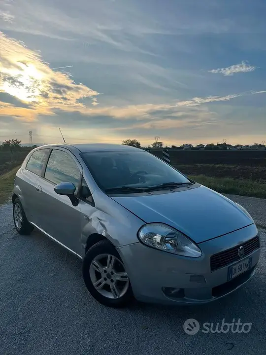 Fiat Grande Punto 2006 photo 2