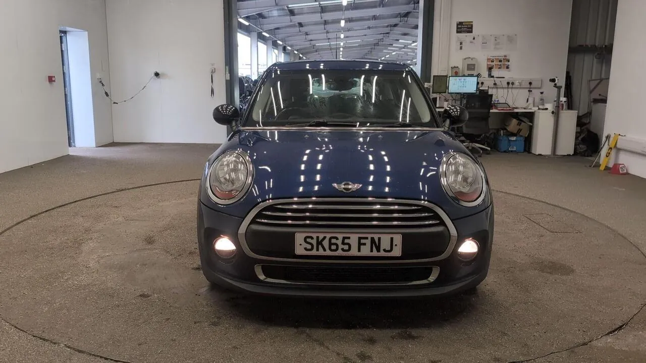 Mini Hatch 2015 photo 3
