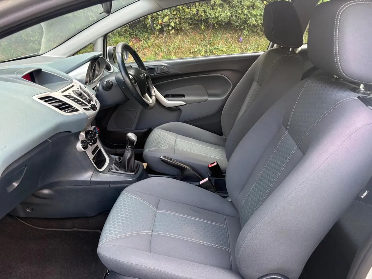 Ford Fiesta 2009 photo 2