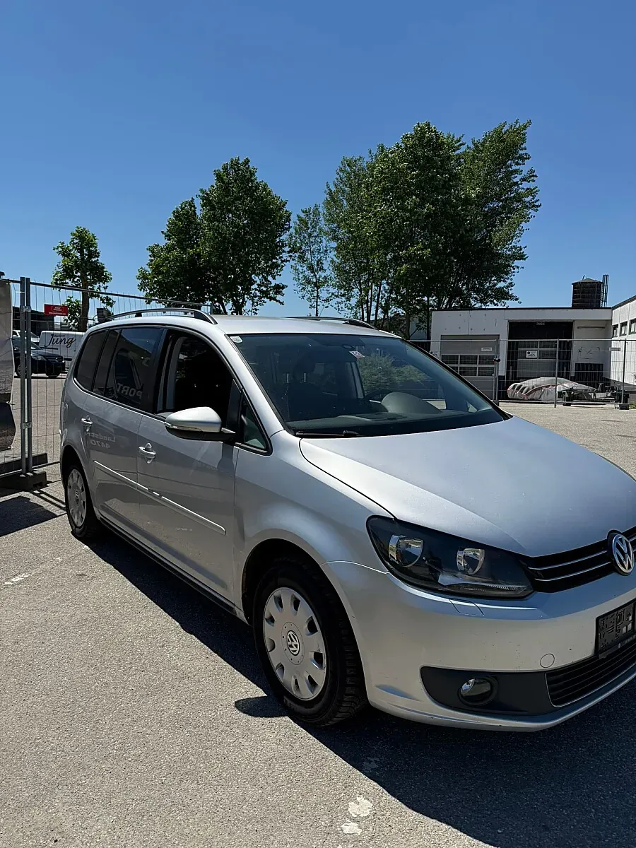 Volkswagen Touran 2012 photo 3