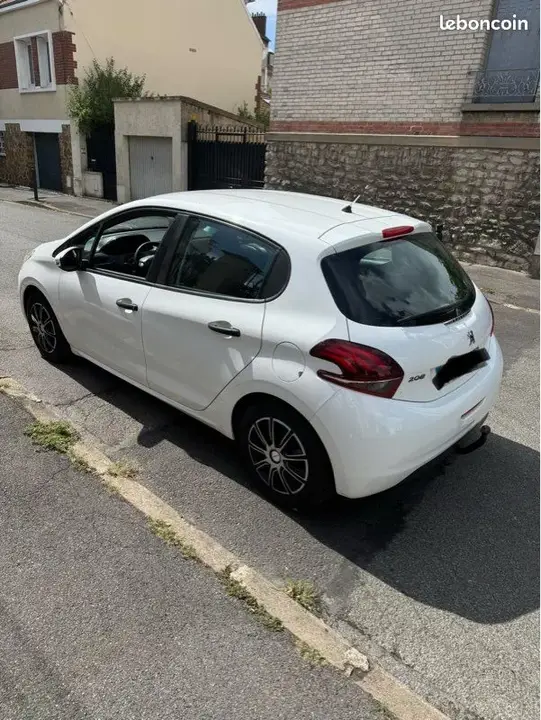 Peugeot 208 2017 photo 2