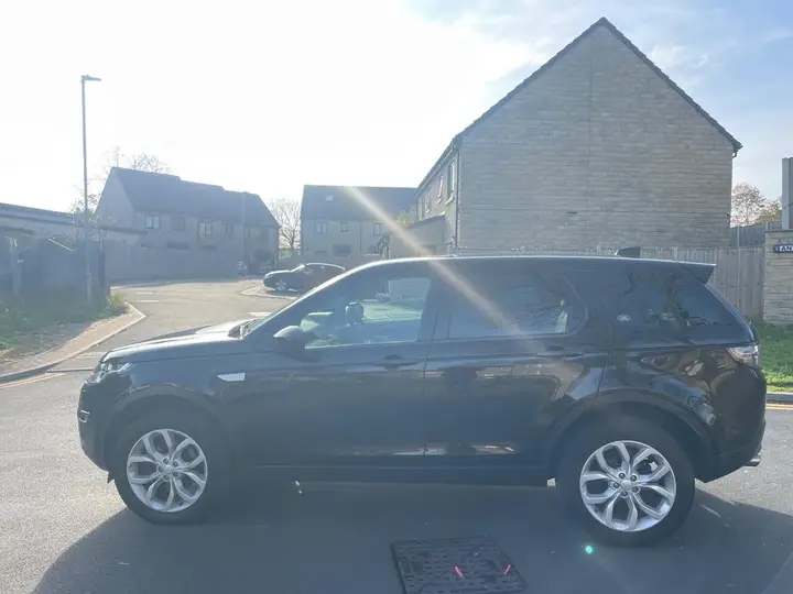 Land Rover Discovery Sport 2017 photo 4