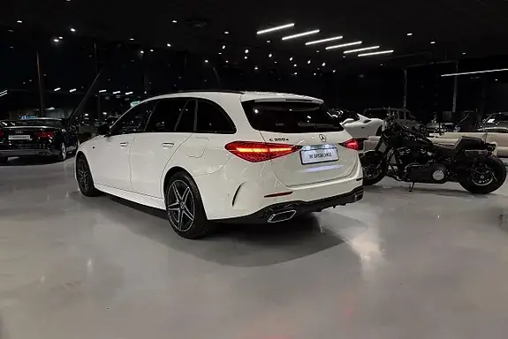 Mercedes-Benz C 300 2025 photo 4