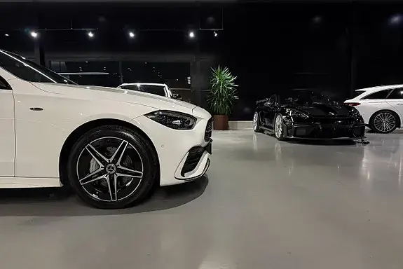 Mercedes-Benz C 300 2025 photo 3