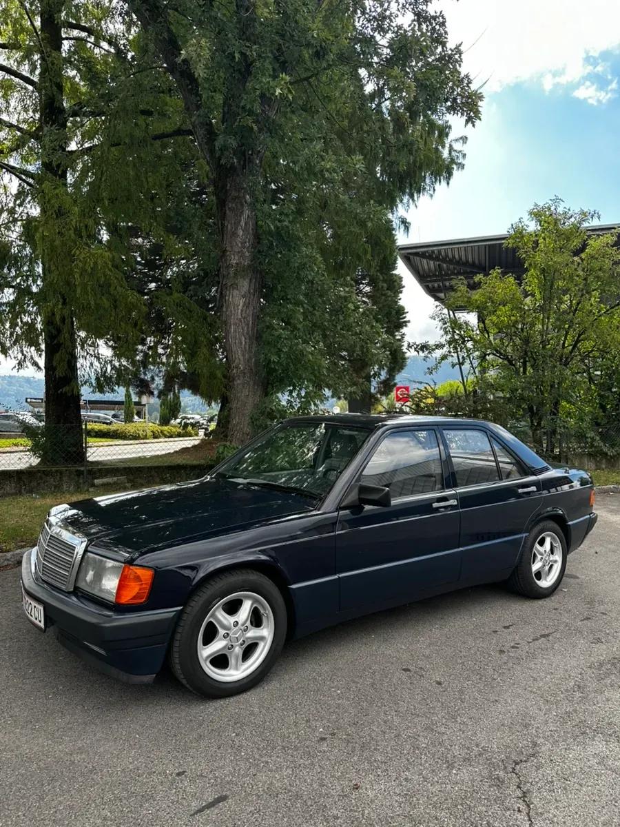 Mercedes-Benz 190 E 1989 photo 2