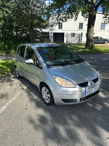 Mitsubishi Colt 2005 photo 2