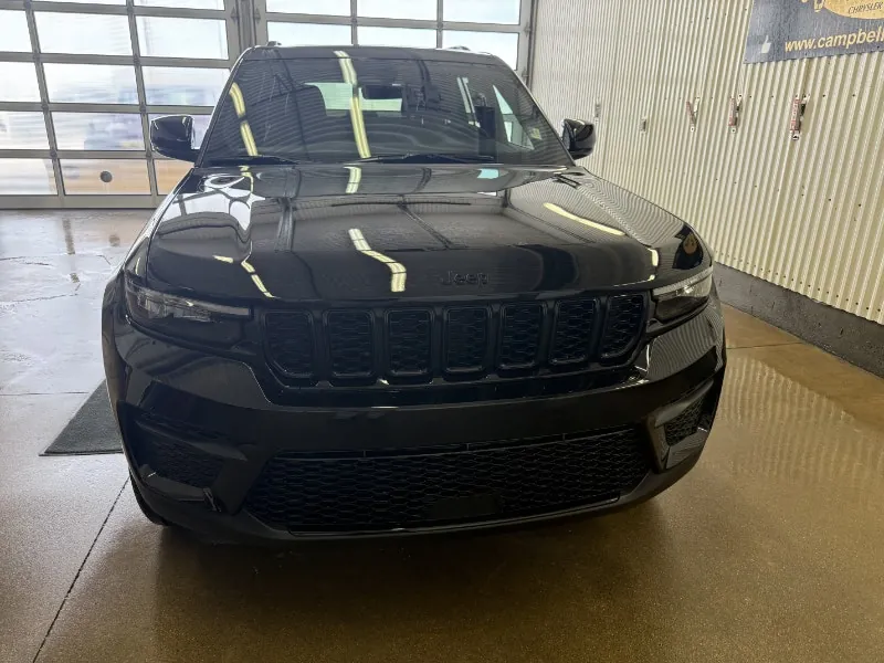 Jeep Grand Cherokee 2025 photo 2
