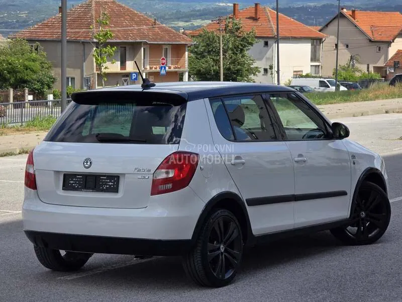 Skoda Fabia 2013 photo 4