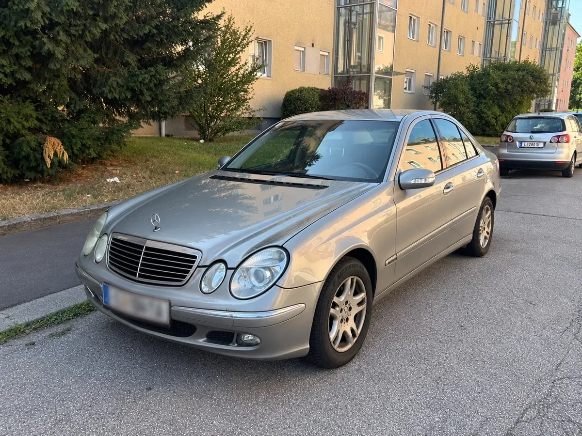 Mercedes-Benz E-Class 2006 photo 2