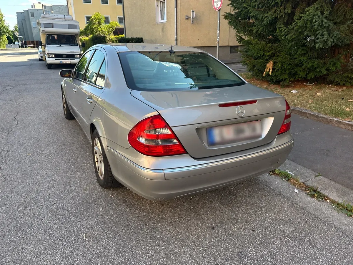 Mercedes-Benz E-Class 2006 photo 3