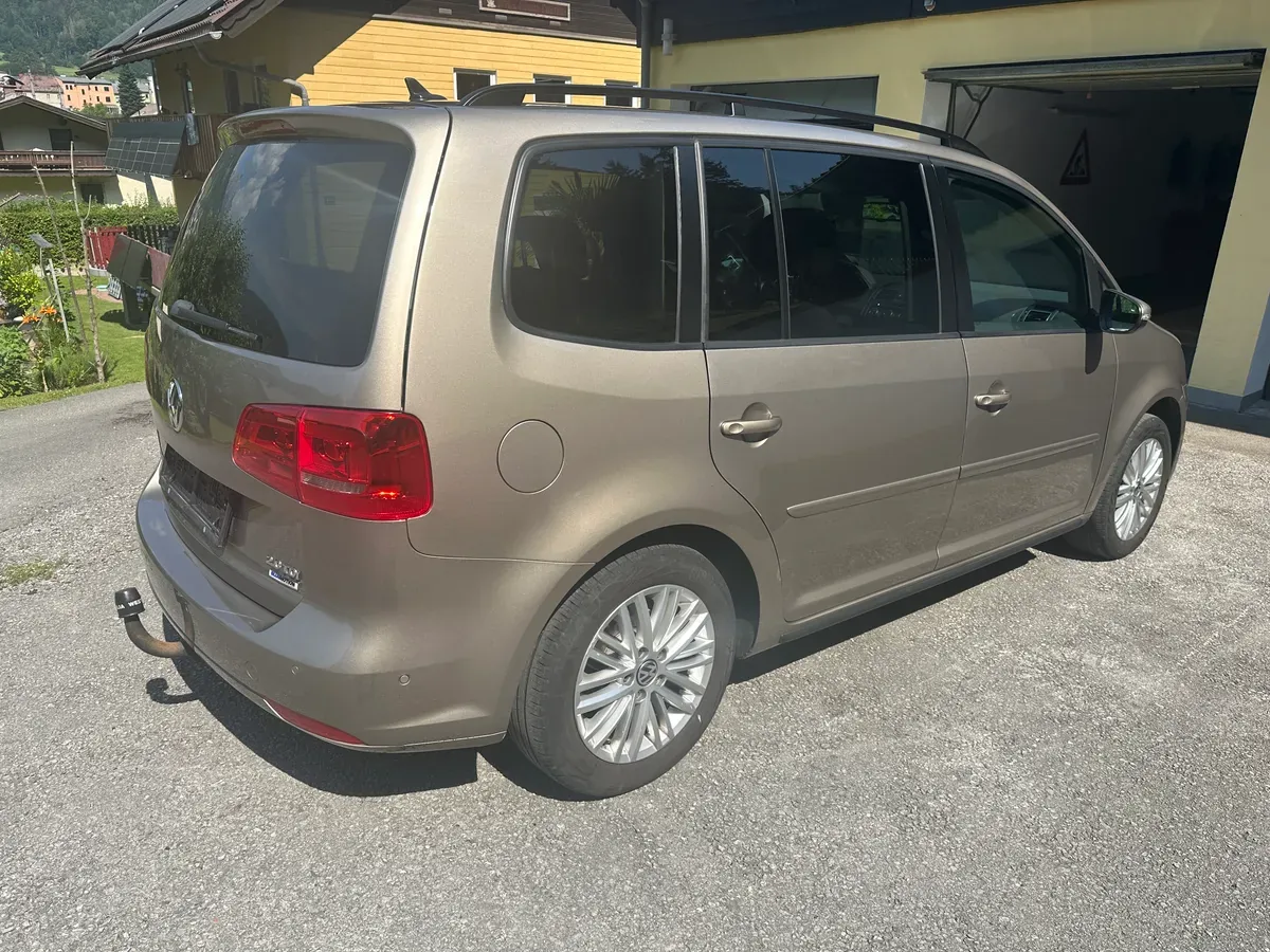 Volkswagen Touran 2014 photo 2