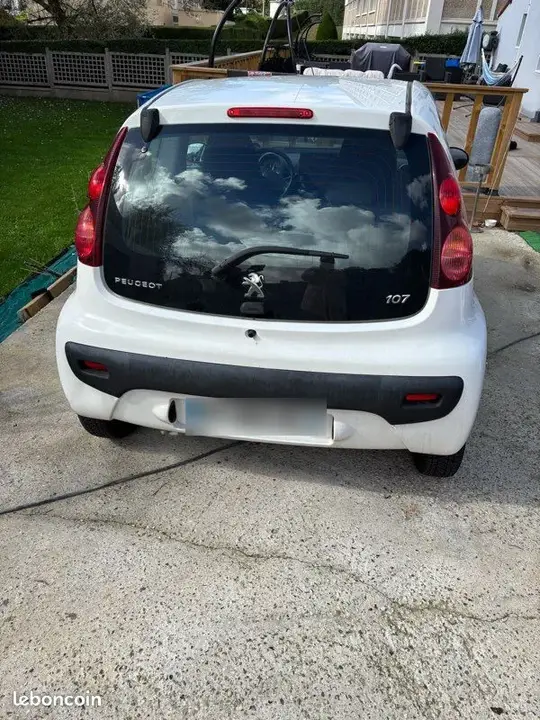 Peugeot 107 2013 photo 2