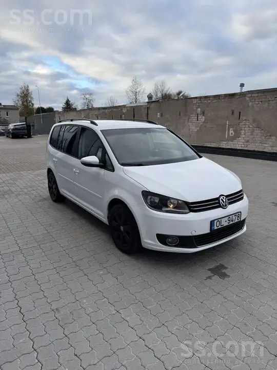 Volkswagen Touran 2015 photo 2