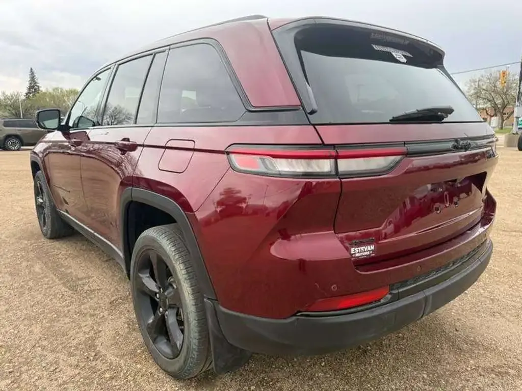 Jeep Grand Cherokee 2023 photo 2