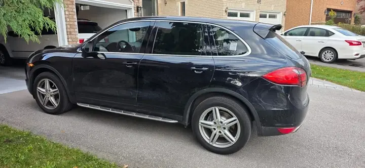 Porsche Cayenne 2012 photo 2