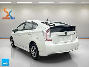 Toyota Prius 2015 photo 3