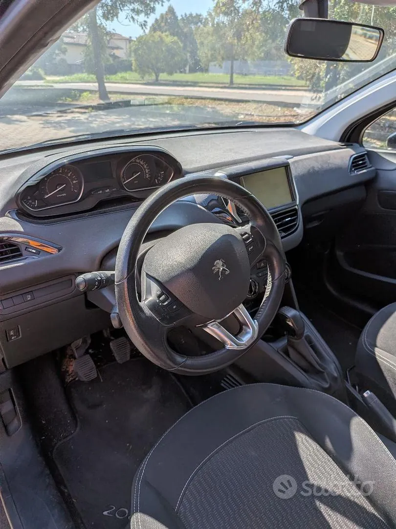 Peugeot 208 2018 photo 4