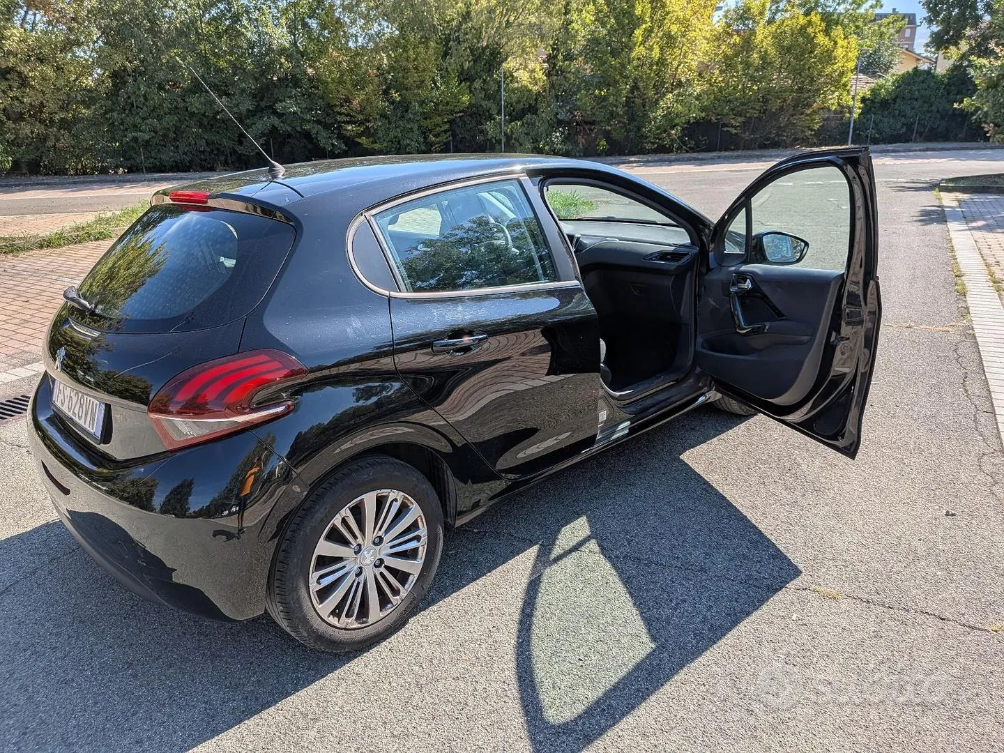 Peugeot 208 2018 photo 3