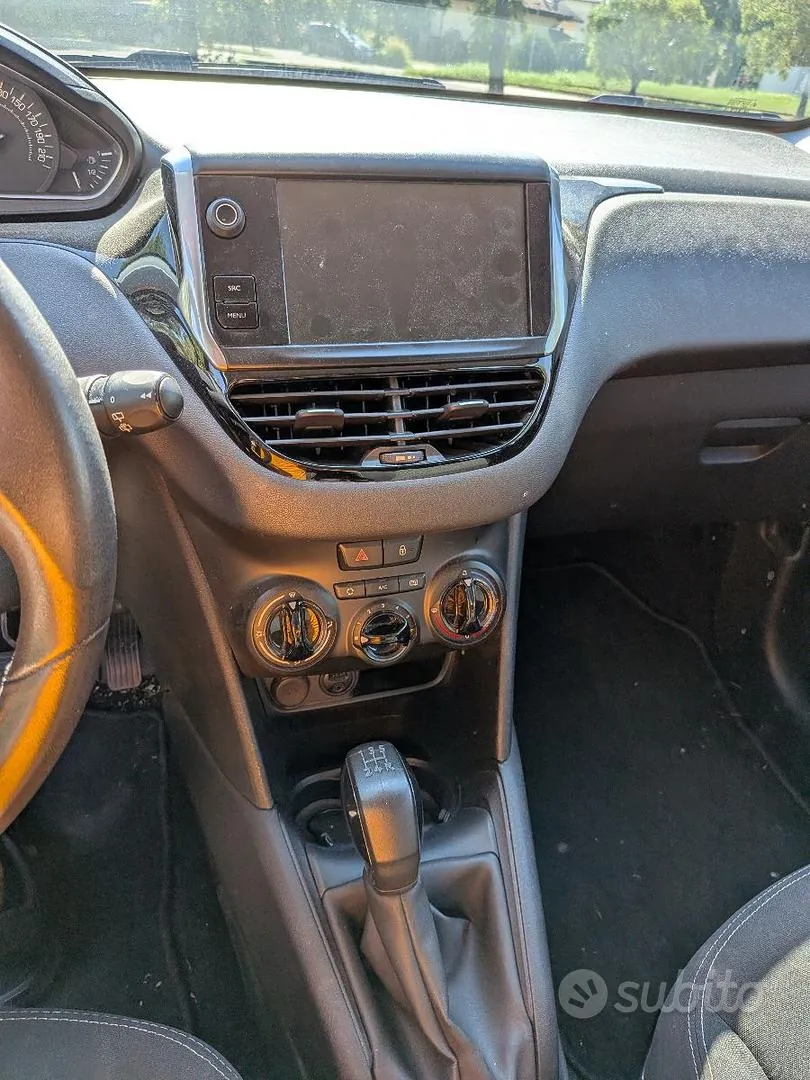 Peugeot 208 2018 photo 5