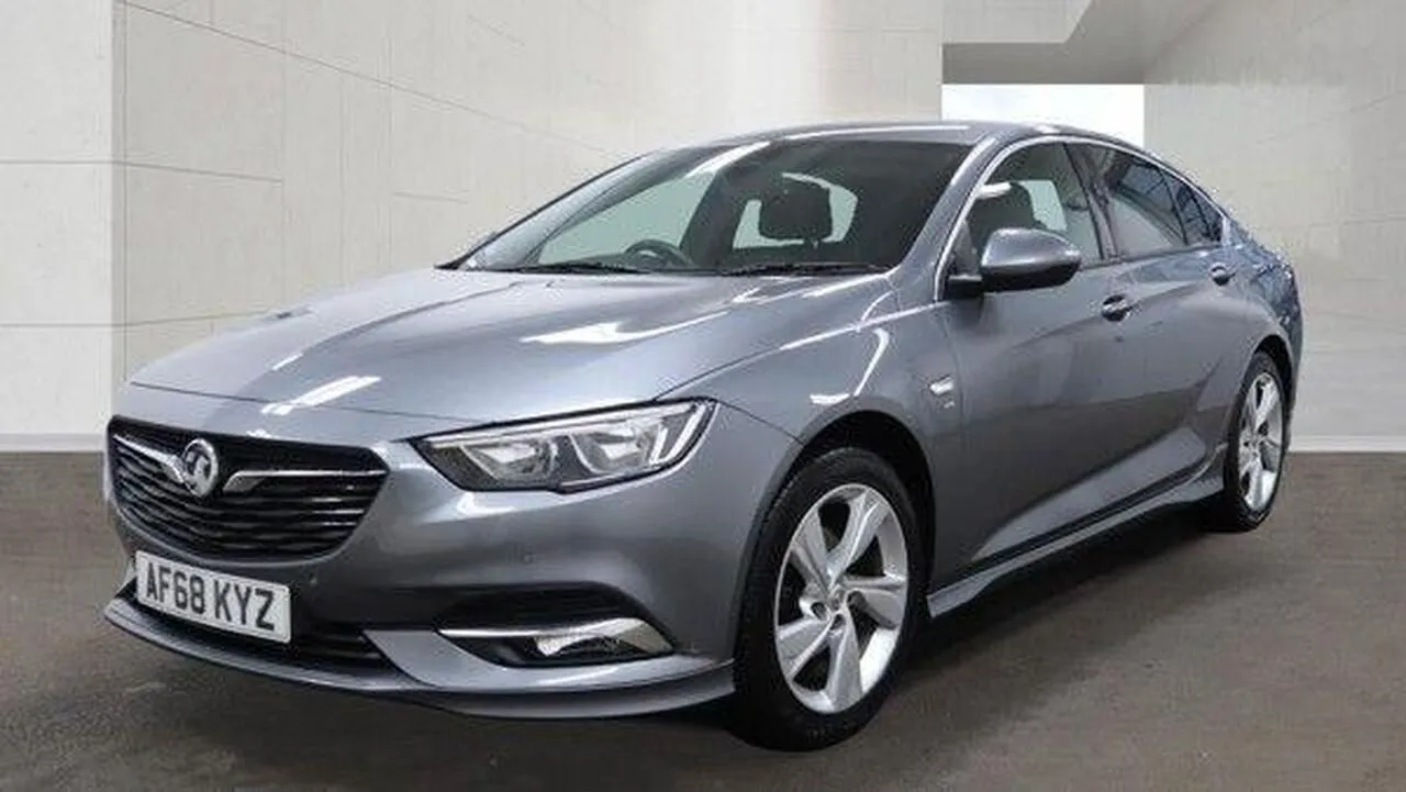 Vauxhall Insignia 2018 photo 2
