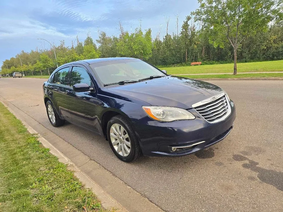 Chrysler 200 2014 photo 2