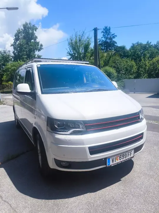 Volkswagen Multivan 2012 photo 2