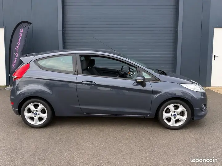 Ford Fiesta 2011 photo 4
