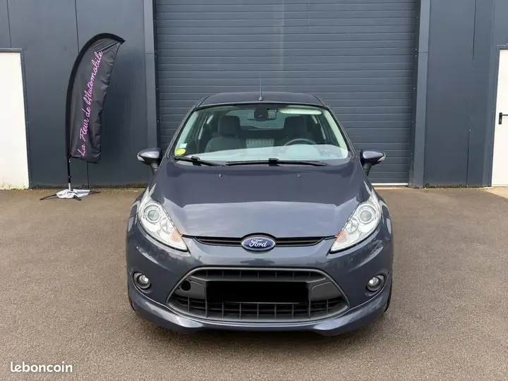 Ford Fiesta 2011 photo 2