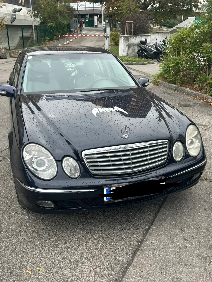 Mercedes-Benz E-Class 2002 photo 3