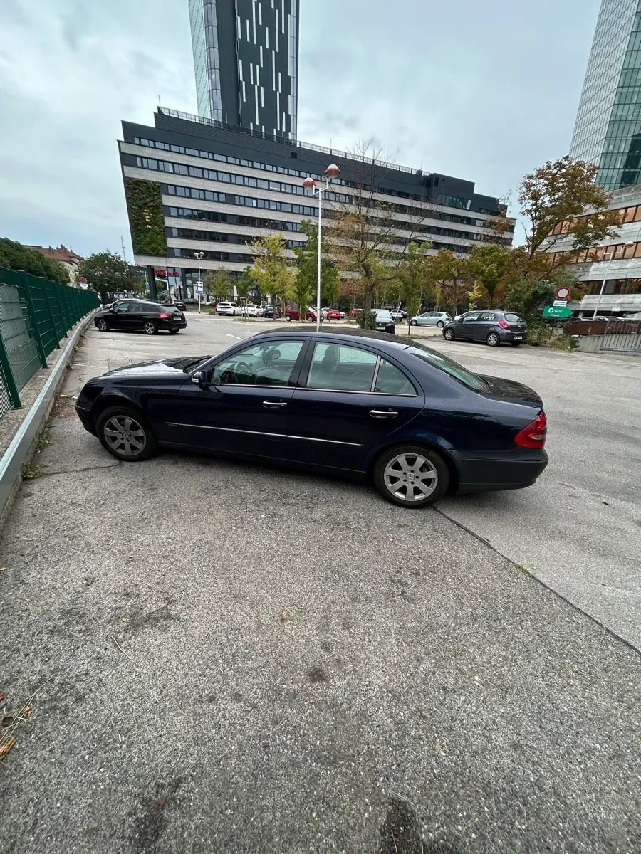 Mercedes-Benz E-Class 2002 photo 2