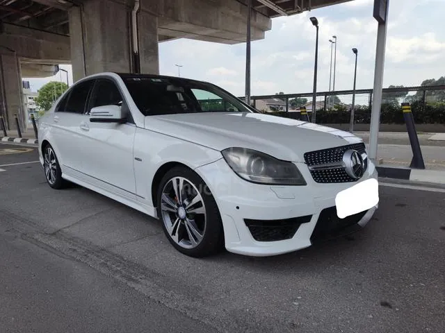 Mercedes-Benz C200
