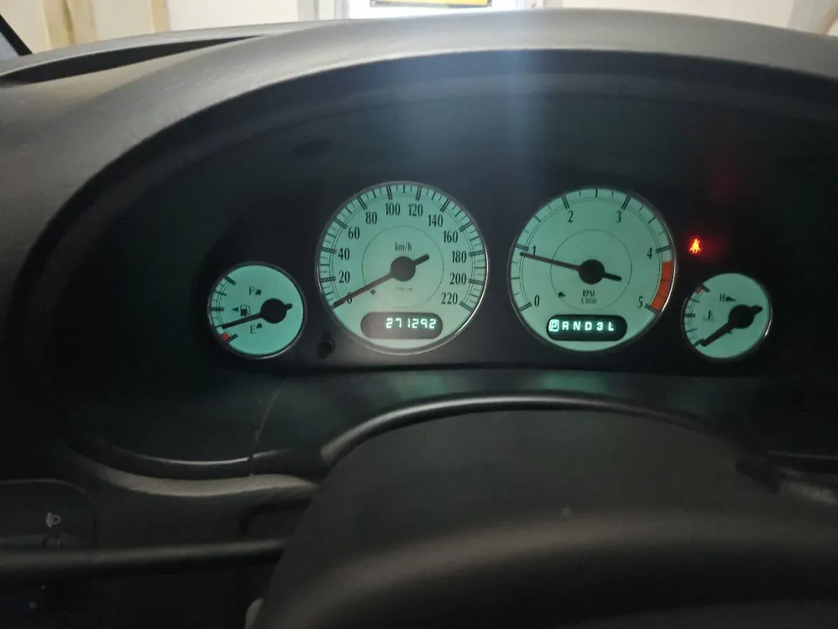 Chrysler Voyager 2004 photo 2