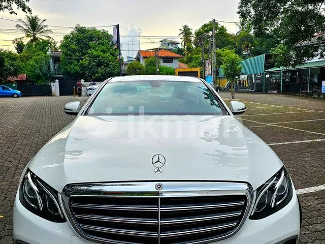 Mercedes-Benz E200