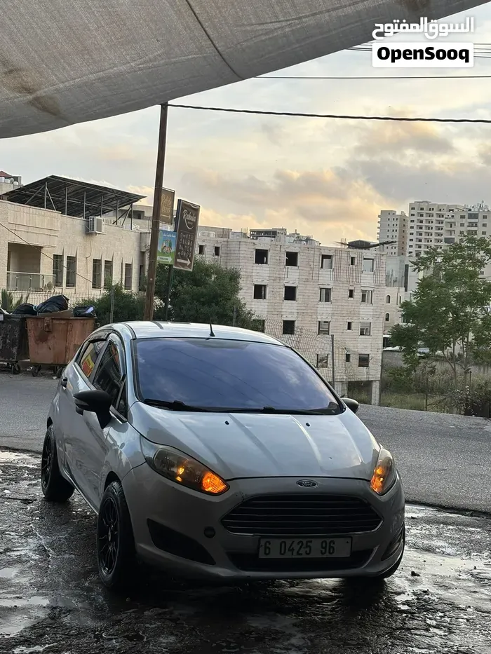Ford Fiesta 2015 photo 2