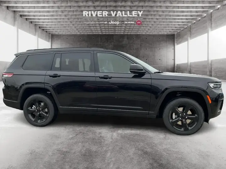 Jeep Grand Cherokee L 2026 photo 2