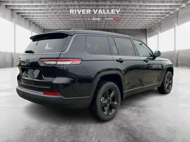 Jeep Grand Cherokee L 2026 photo 3